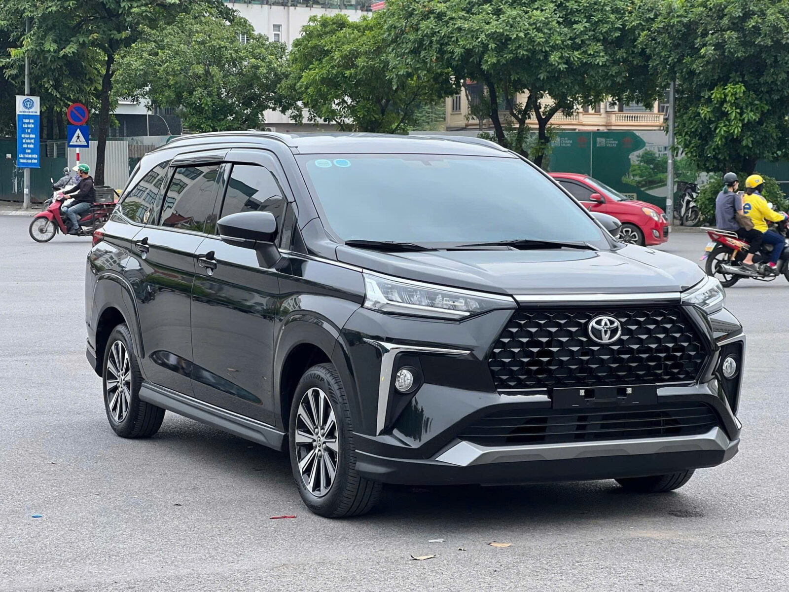 anh vloz den Toyota Việt Nam công bố doanh số bán hàng tháng 11